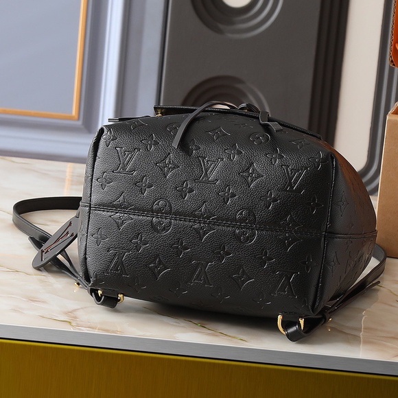 Chic Black Designer Backpack - Picture 4 of 9